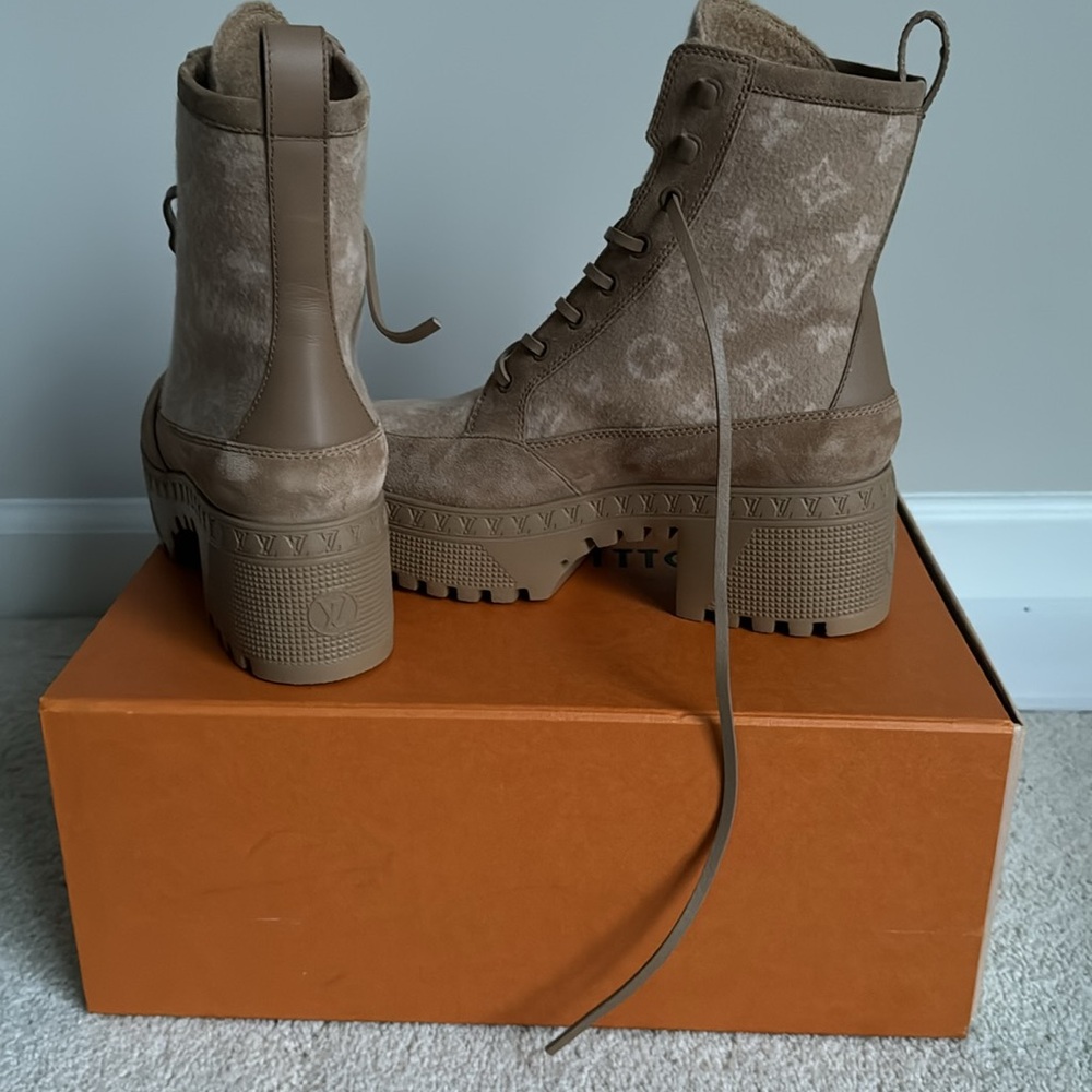 LV Laureate Desert Boot - Picture 4 of 4